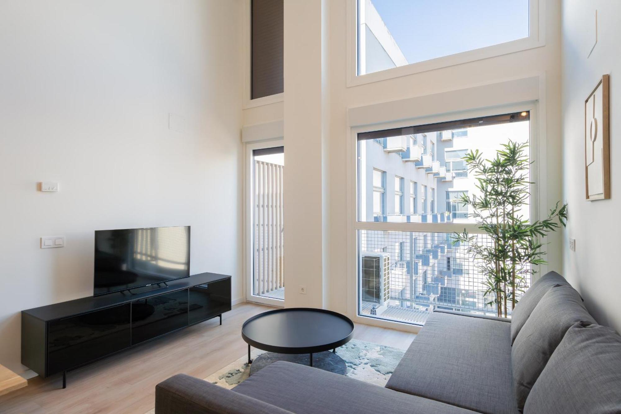Loft Reformado Industrial Con Garaje Alquiler Temporal Apartment Madrid Exterior photo