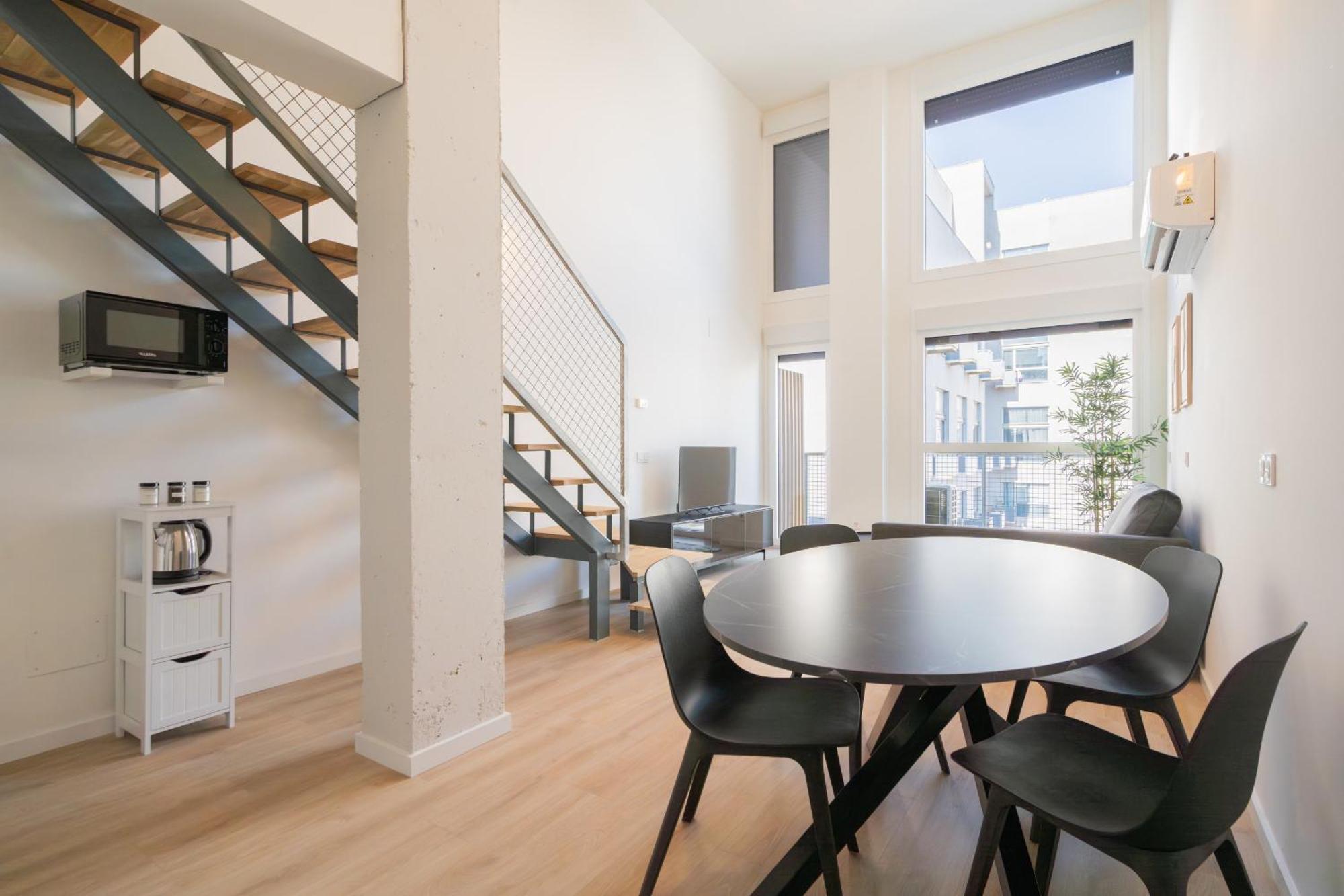 Loft Reformado Industrial Con Garaje Alquiler Temporal Apartment Madrid Exterior photo